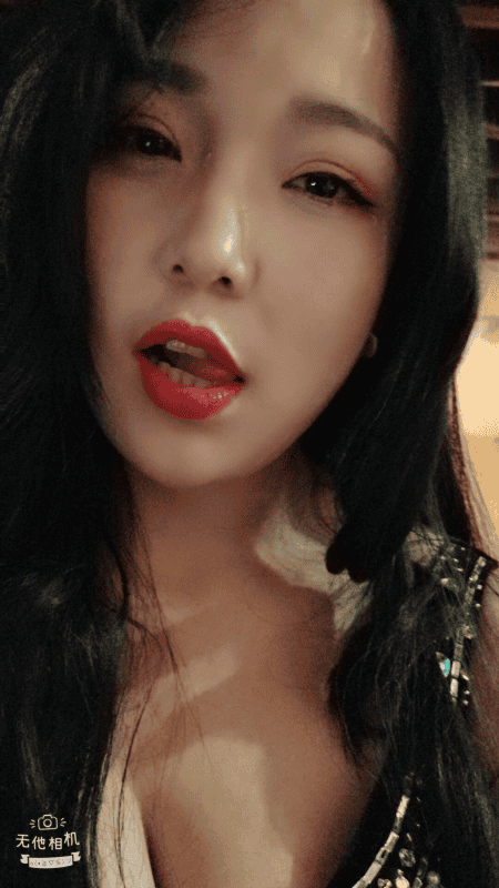 红唇烈焰少妇