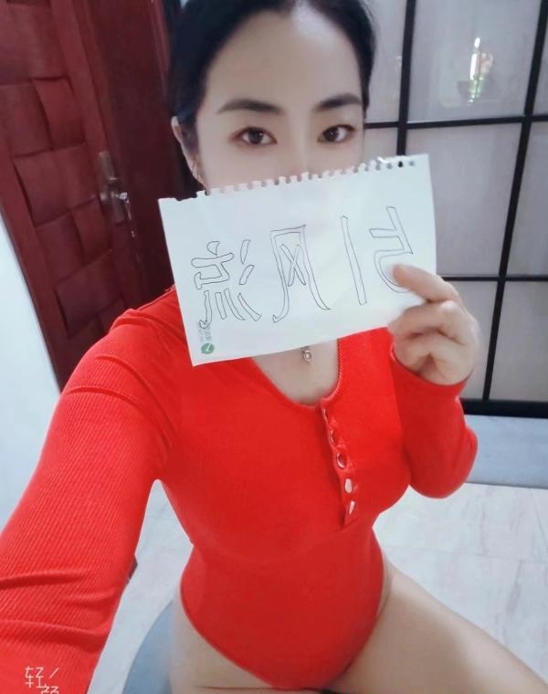 红衣大奶炮少妇
