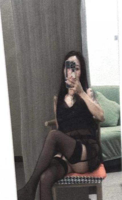 纤细身材的小妹