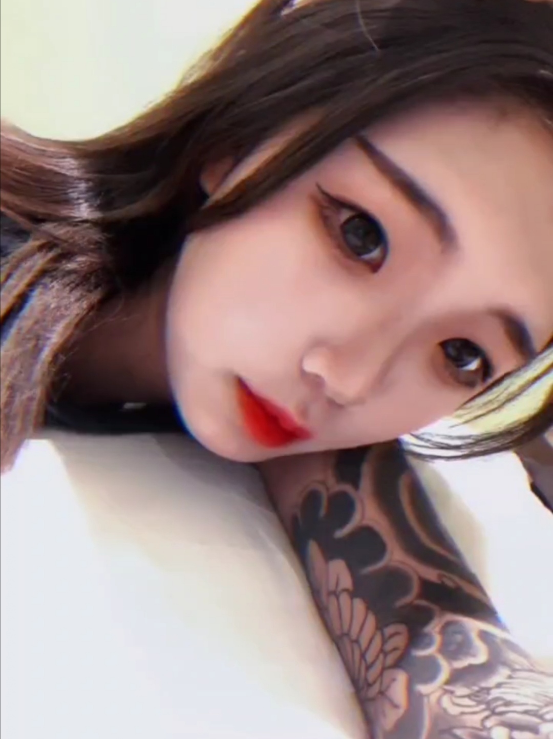 纹身小美女