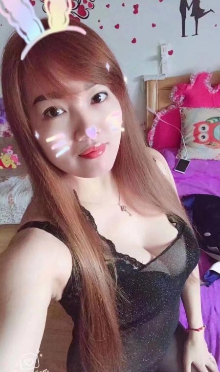 细腰大奶骚妇