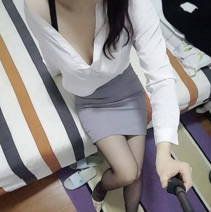 罗湖玖儿嫩穴磨棒