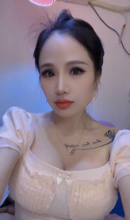 罗湖颜值大胸妹子