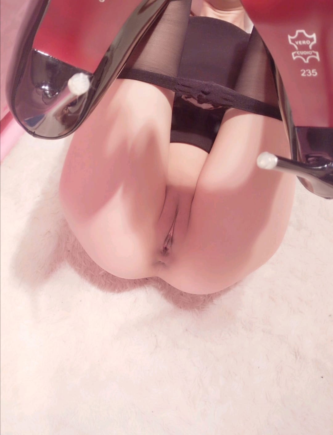 美女做兼职，被我操流血了哈