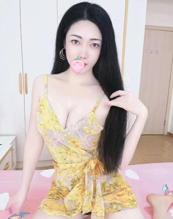 肤白大奶风骚诱惑