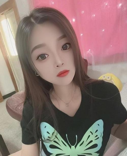 肤白甜美小姐姐