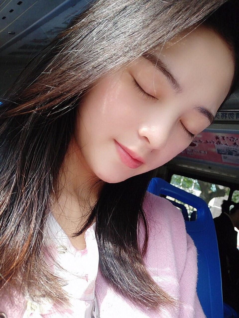 胸大丰满的妹子
