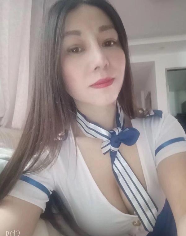 胸爆大奶子