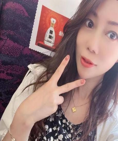 自创抓龙根少妇