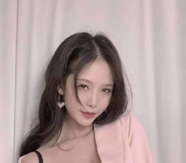 苏宁广场小妹妹