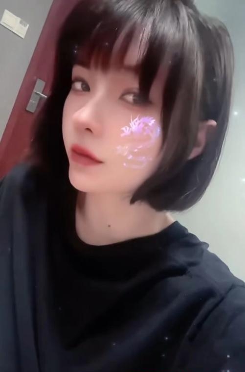 苗条气质妹