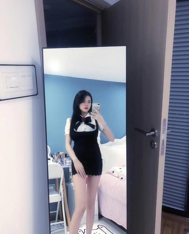 苗条的橙子小姐姐