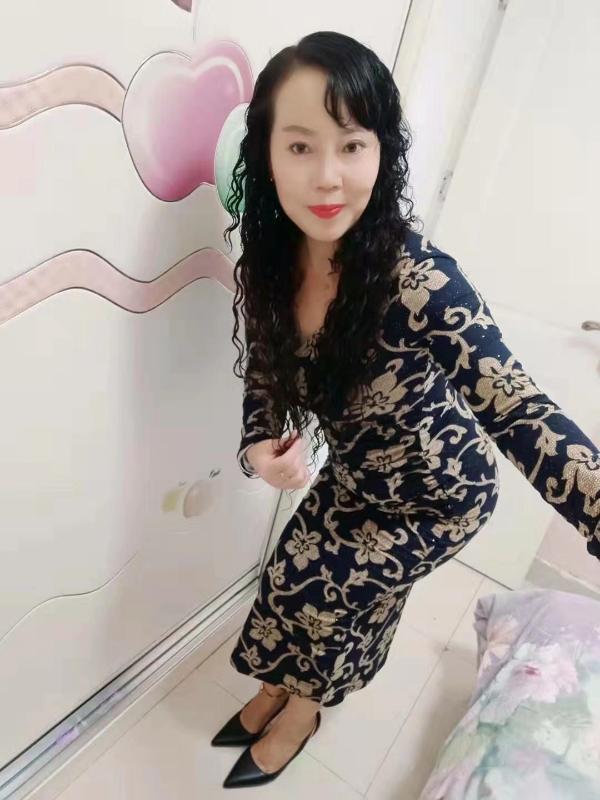 藏龙阁精致熟女悦悦