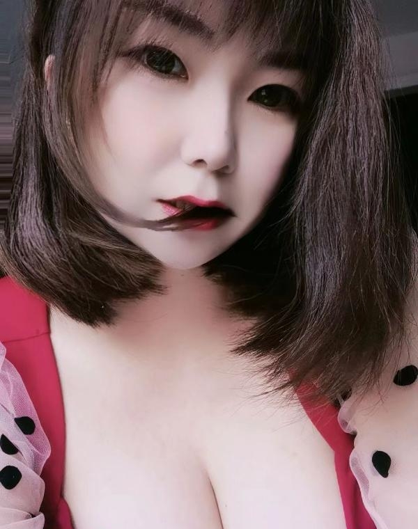 西湖短发巨乳少妇红豆
