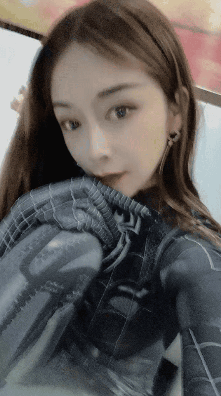 身材不错的小姐姐