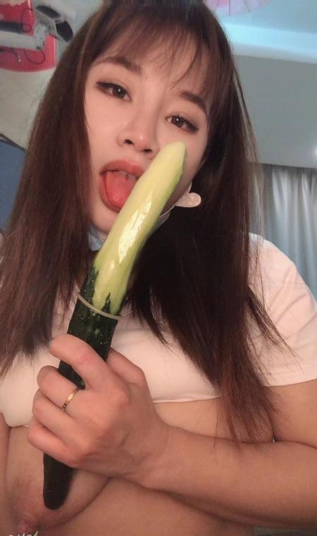 身材不错的小白