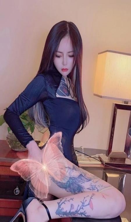 身材不错的纹身妹