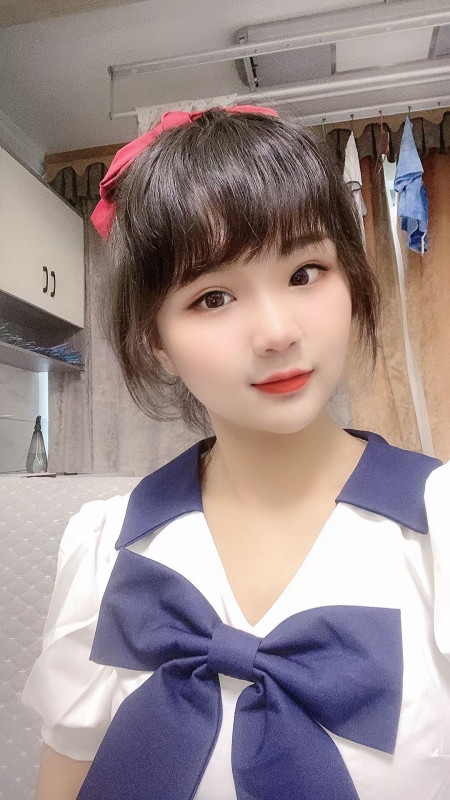 身材娇小的依依
