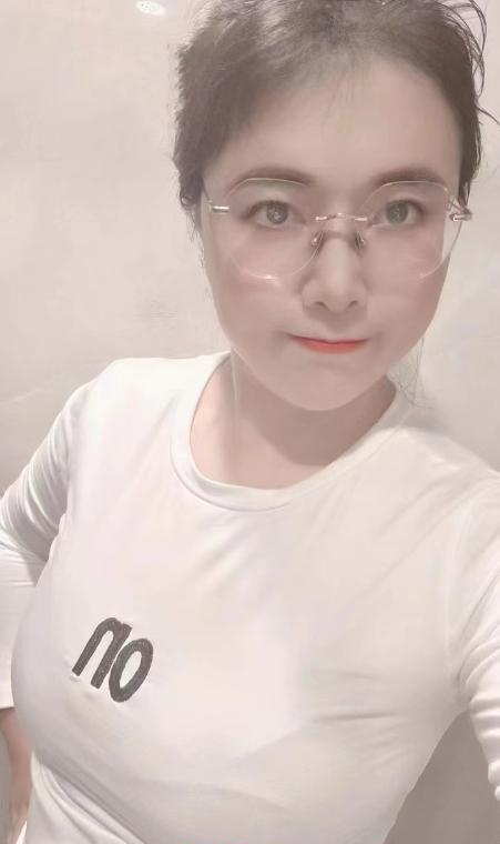 身材皮肤好少妇