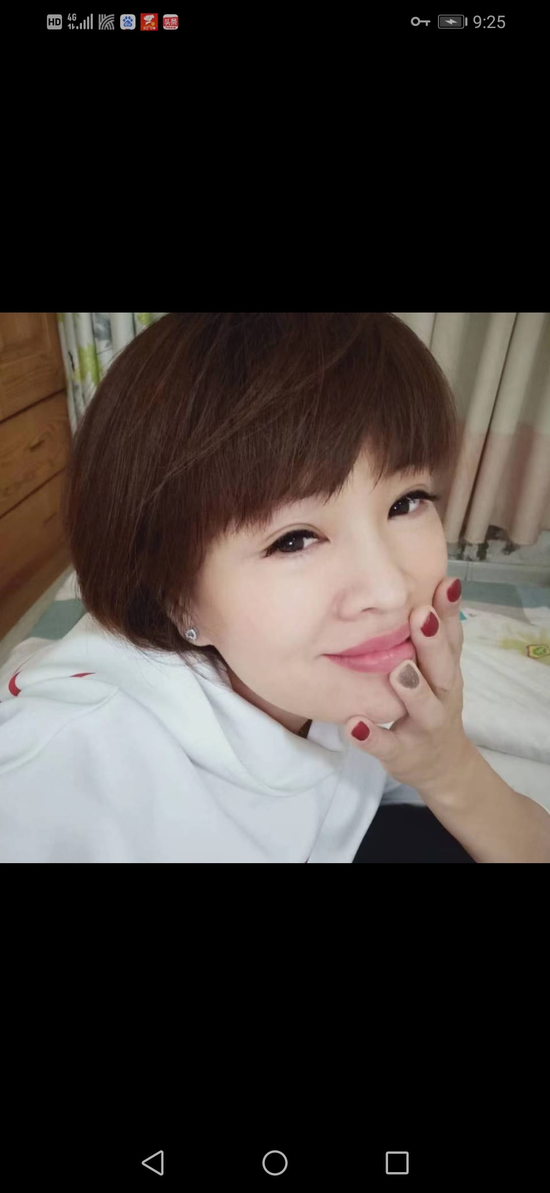 这妹子，丝袜很性感