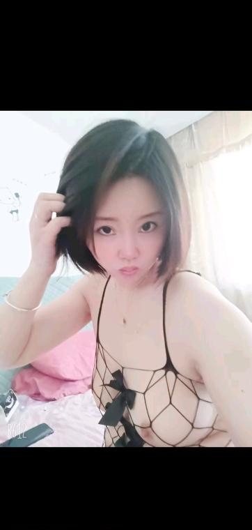 这小娘们真骚