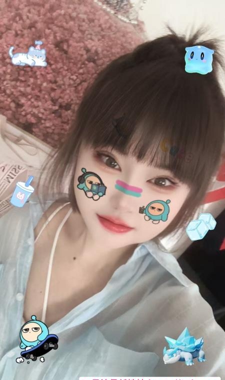 钟楼可爱小美女