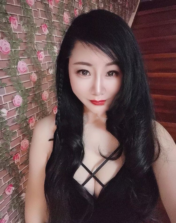 长腿黑丝姐姐