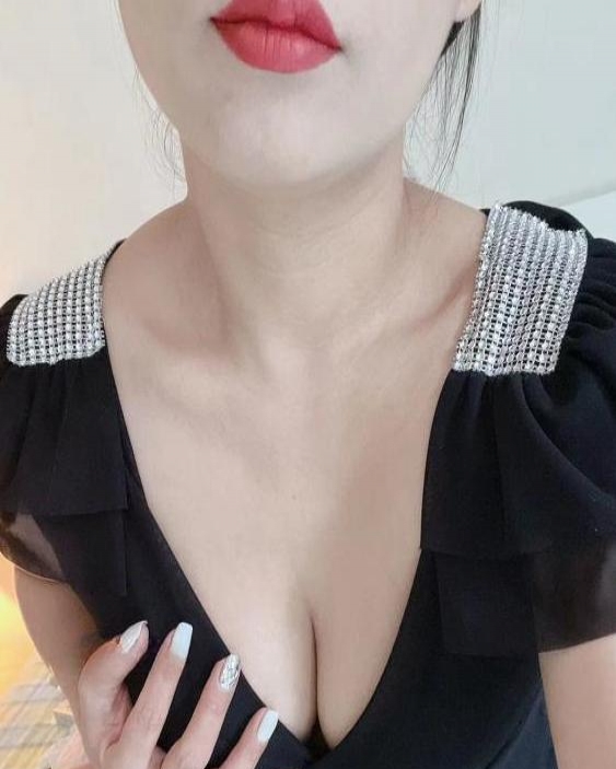 长腿黑丝少妇