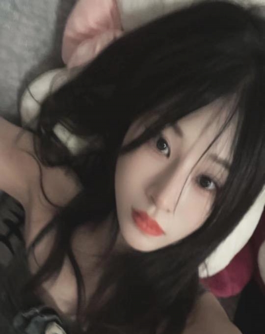 零零后大白腿少女