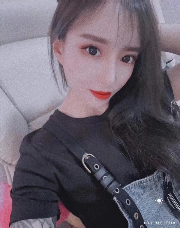 零零后花臂妹