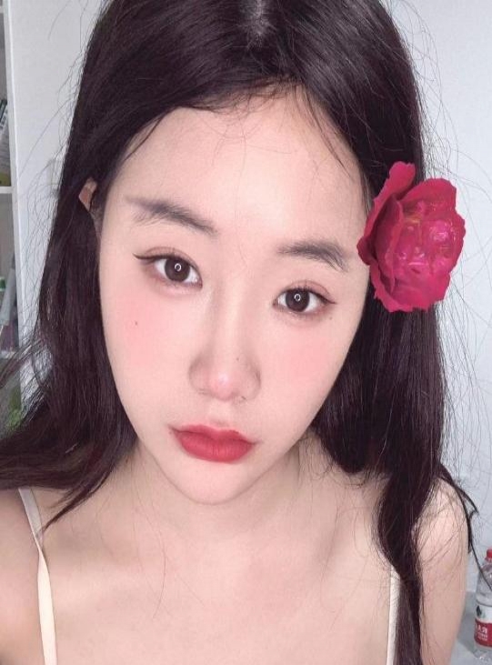青山大胸妹甜甜