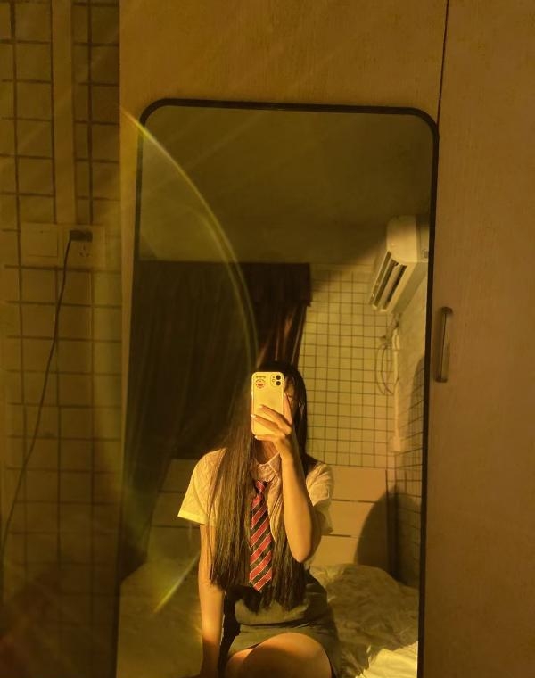 静安俏皮妹子