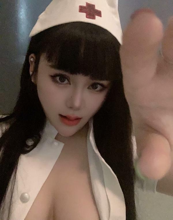 静安巨乳美女