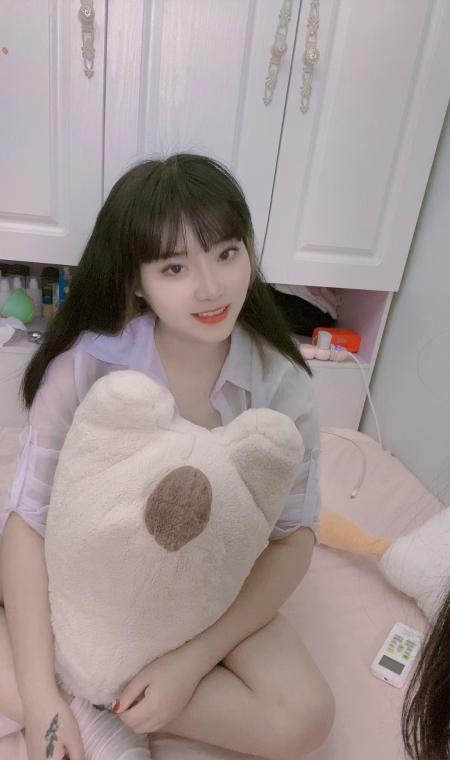 静安布依族嫩妹