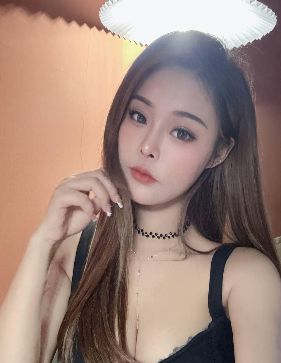 颜值大胸嫩妹希希