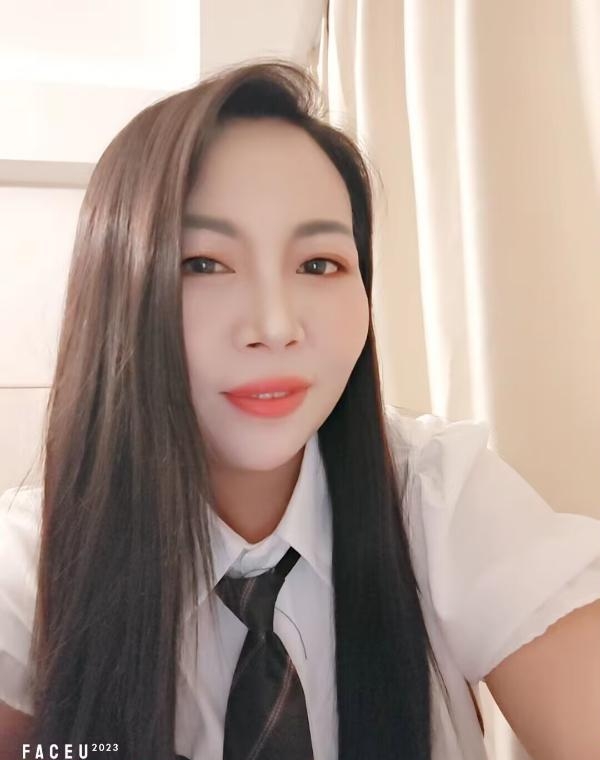 风骚服务型小少妇