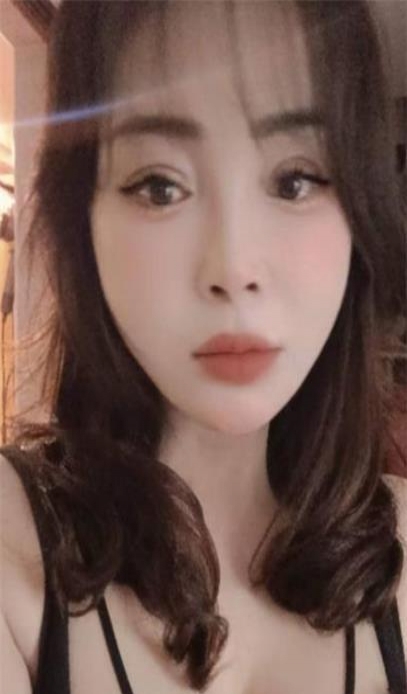 风骚气质轻熟女