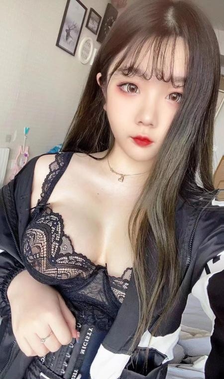 黑丝制服诱惑的胸霸