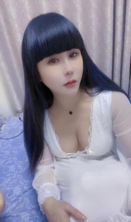 黑丝网袜大胸御姐