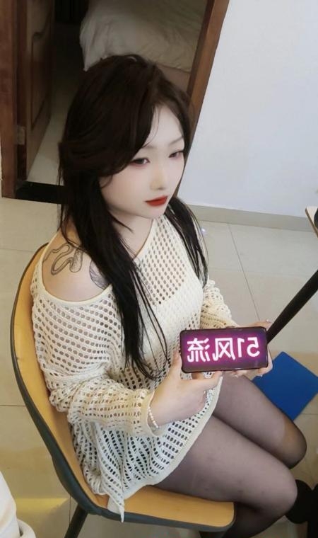 黑丝诱惑小胖妹