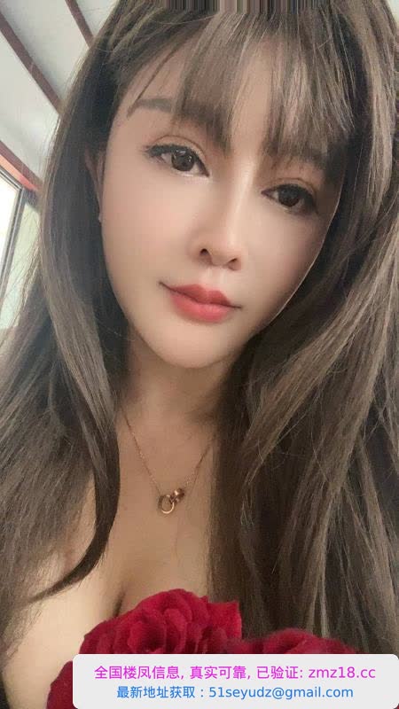 美少妇激情舌吻