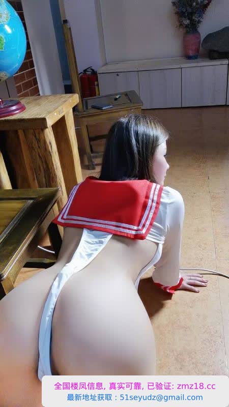 海珠肤白大胸妹子