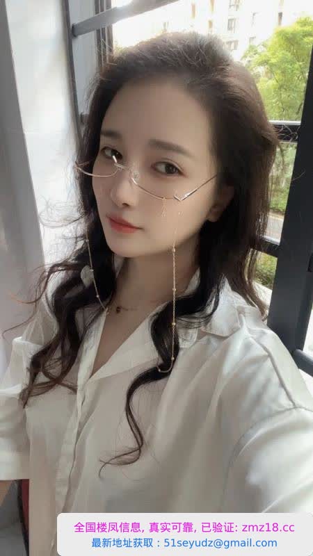 金牛性感眼镜少妇小玉