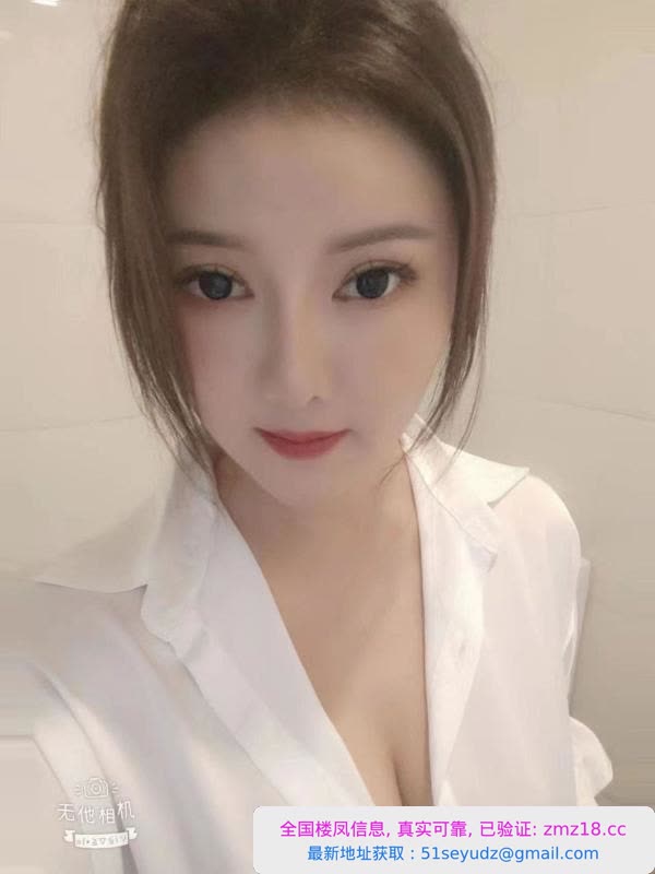 性感翘臀大奶妹萱萱