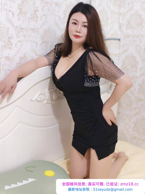 娇小的风骚少妇