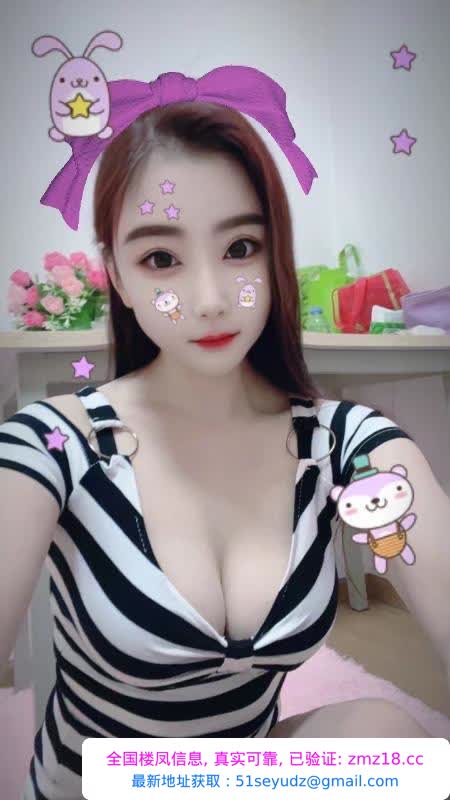 练瑜伽小姐姐