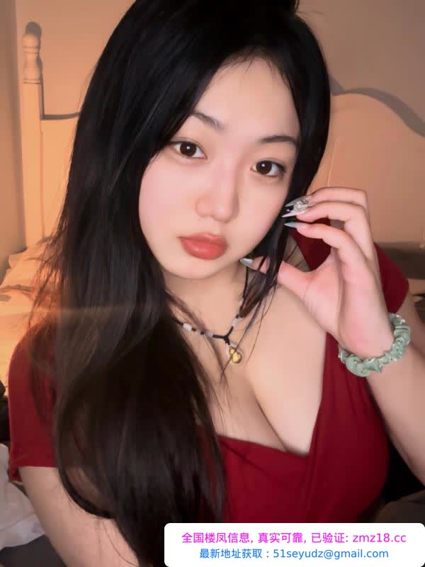 可舌吻肉感妹子