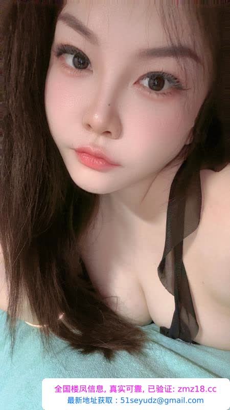 南门性感大胸妹子