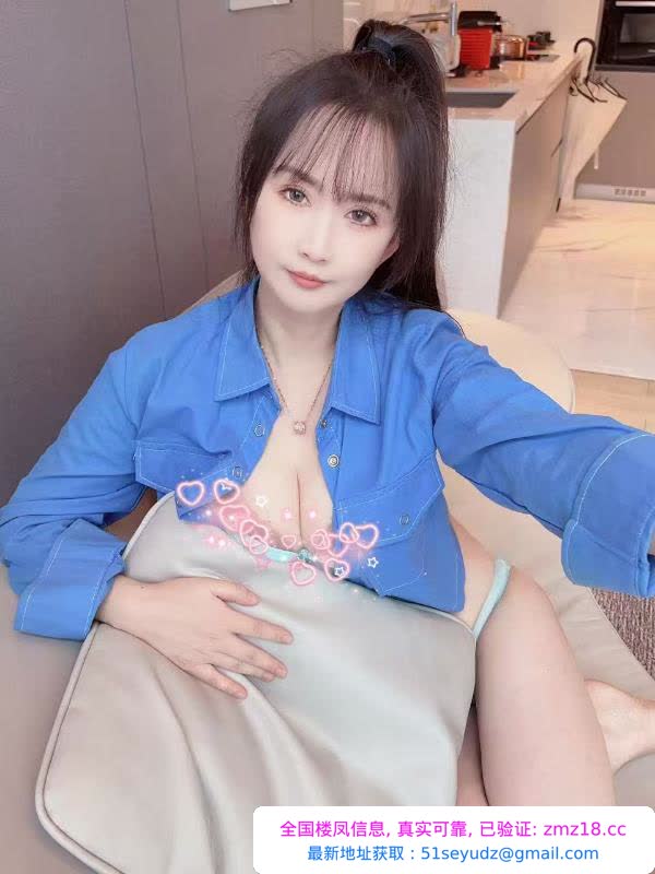 很哇塞的小姐姐