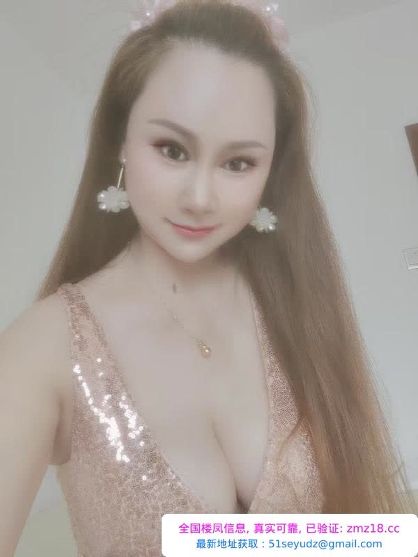 骚气E奶小姐姐